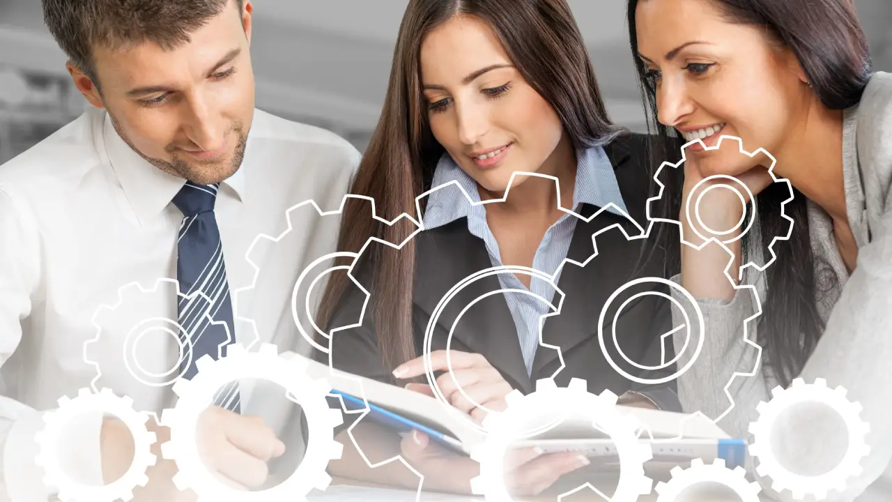 Equipo de desarrollo trabajando junto